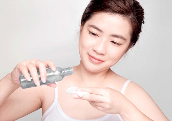 Da mụn cần lựa chọn loại toner phù hợp để da được chăm sóc tốt nhất