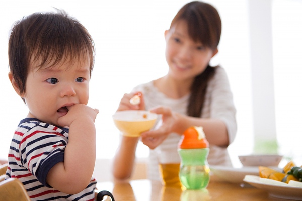 Táo bón khiến trẻ sợ ăn