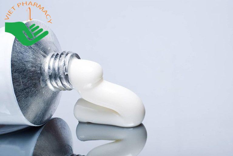 Trị mụn bọc ở lưng với kem đánh răng
