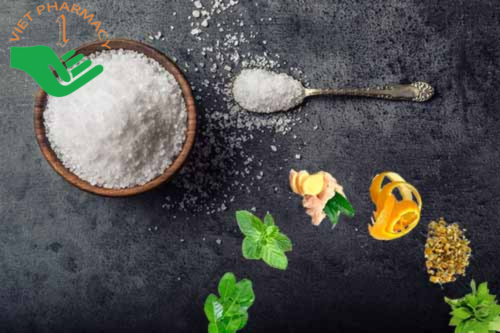 Trị mụn bọc ở lưng với muối biển