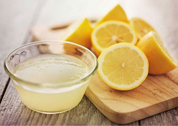 Nước cốt chanh giúp điều trị sẹo, làm sáng da và trị mụn