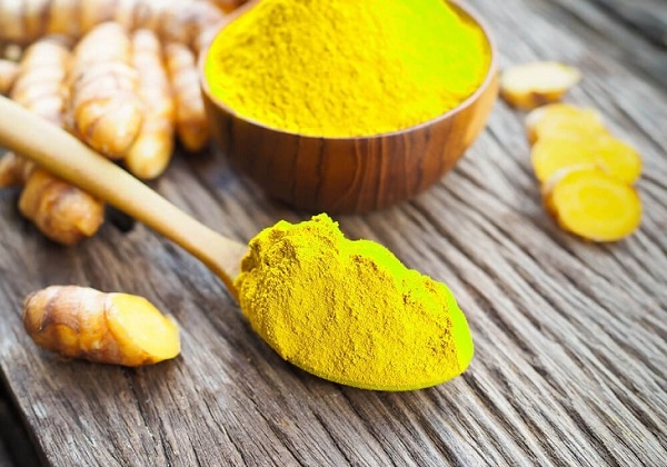 Trị thâm ở mông với tinh bột nghệ