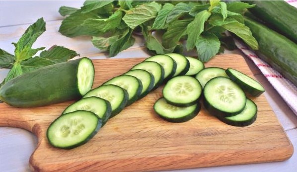 Dưa chuột cũng có tác dụng trị thâm nách