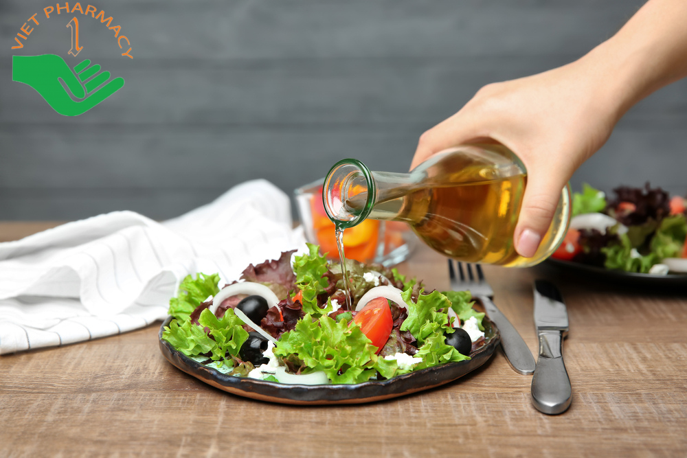 Trộn thêm giấm táo vào salad giúp giảm cân