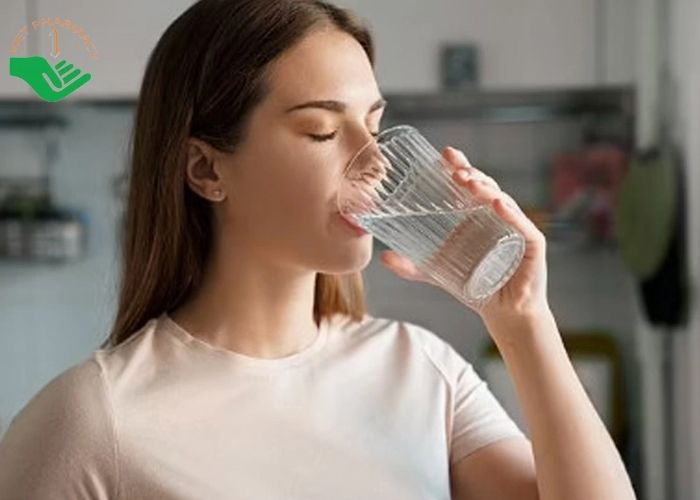 Uống nước đầy đủ giúp cơ thể mau khỏe
