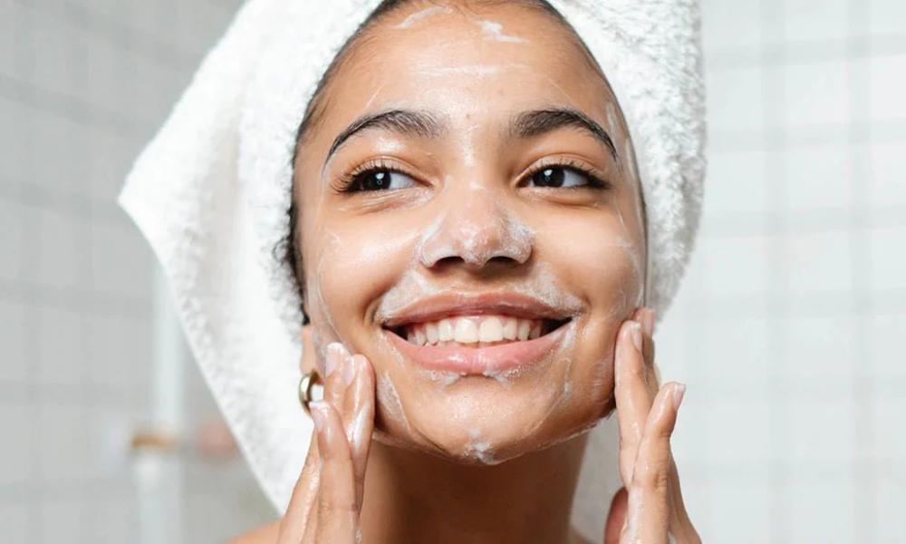 Bí mật của làn da không tuổi: Cách dân văn phòng chặn đứng "sát thủ" HEV.