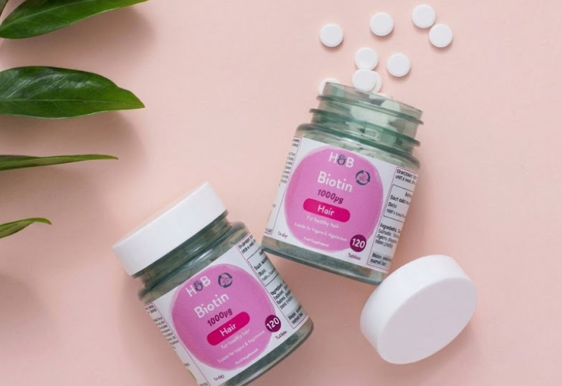 Viên uống mọc tóc Biotin Holland & Barrett hỗ trợ giảm rụng tóc và giúp tóc dày khỏe hơn (Hộp 120 viên)
